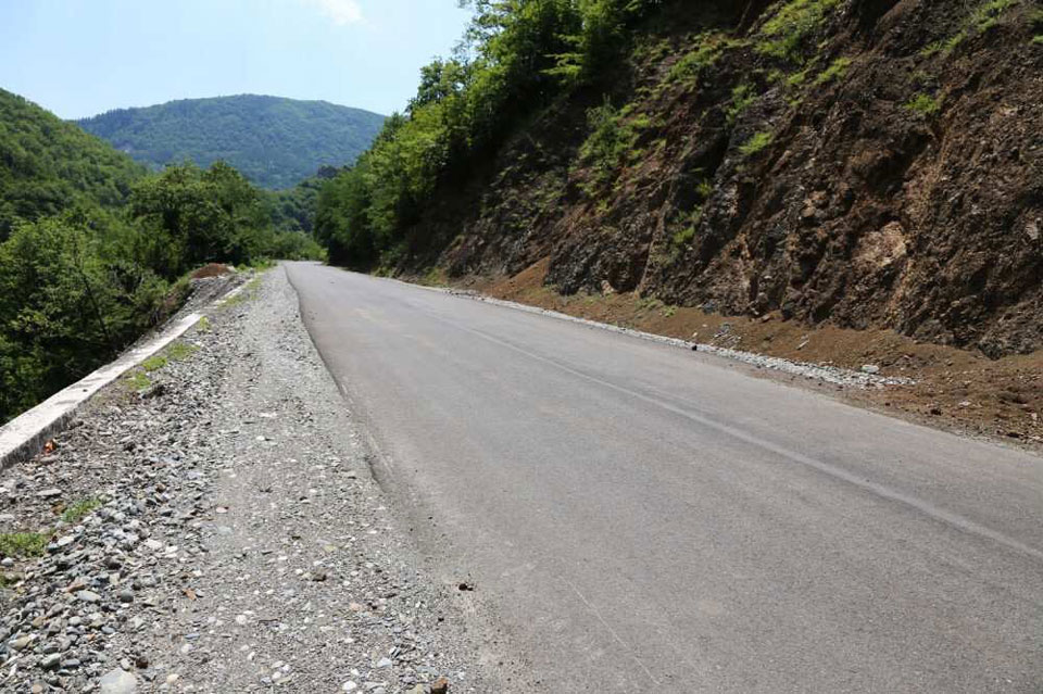 Traffic restored on Zhinvali-Barisakho-Shatili road near Tvalivi 