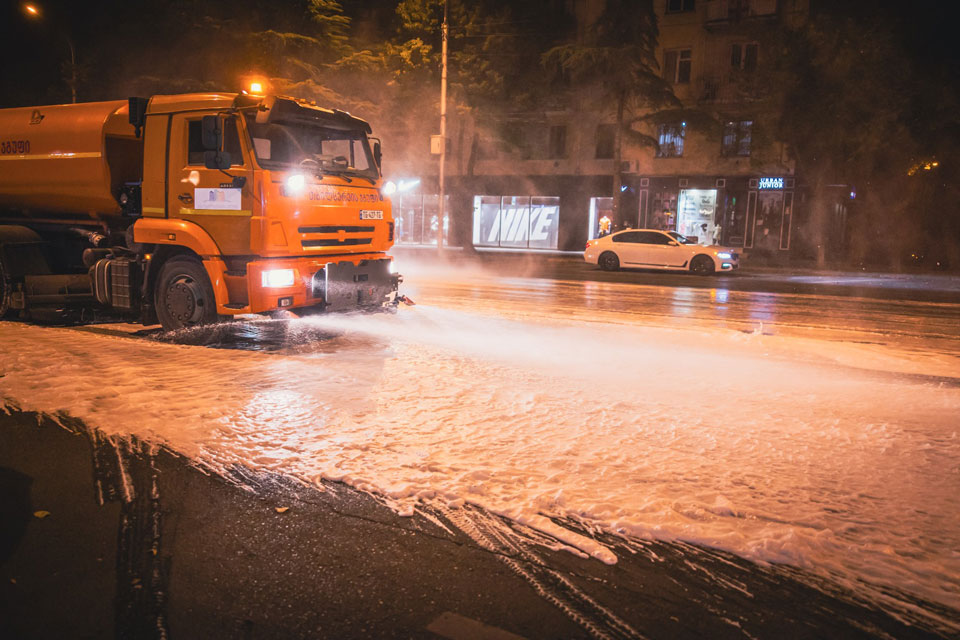 Tbilisi Meriyası – paytaxtda küçələrin yuyulması işləri hər gün davam etdirilir