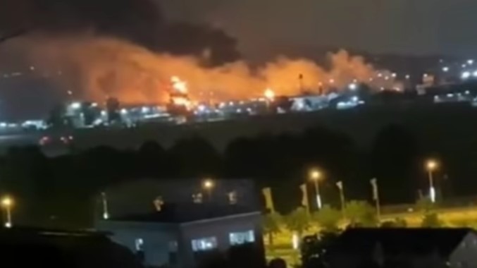 Беспилотники атаковали Сочи, горит местная нефтебаза вспыхнул пожар