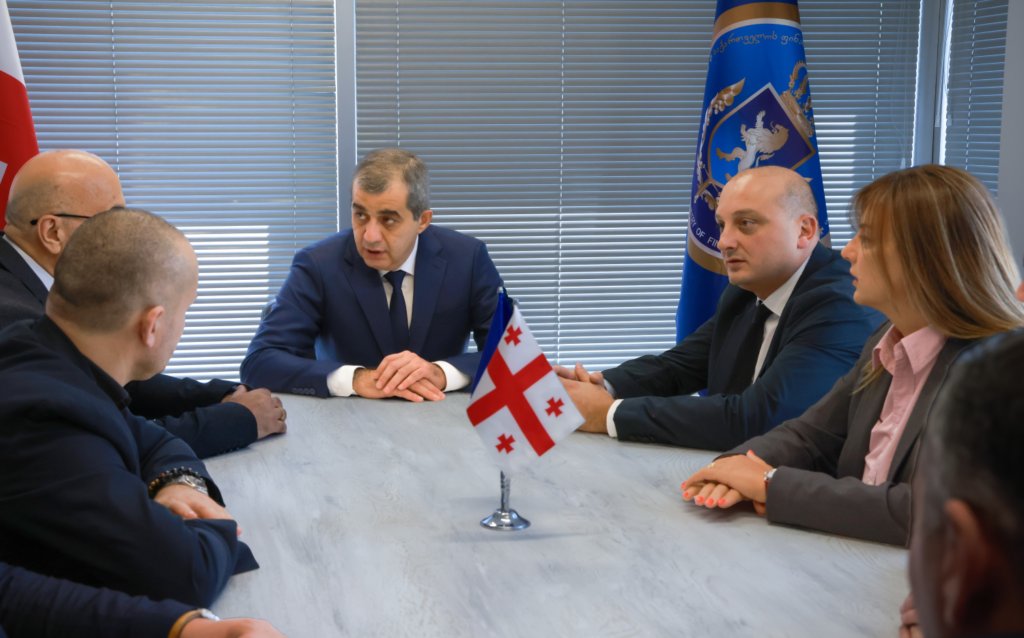 İstintaq Xidmətinin rəisi Mixeil Mağlakelidze regional idarələrin yeni təyin olunmuş rəisləri ilə işgüzar görüş keçirib