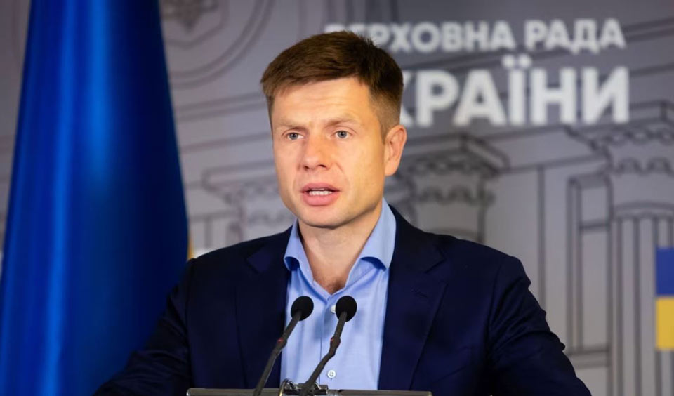 Алексей Гончаренко - Ближайшее окружение Зеленского обсуждало схему отмывания пяти миллиардов евро незаконно полученных денег, частью плана была покупка европейского банка