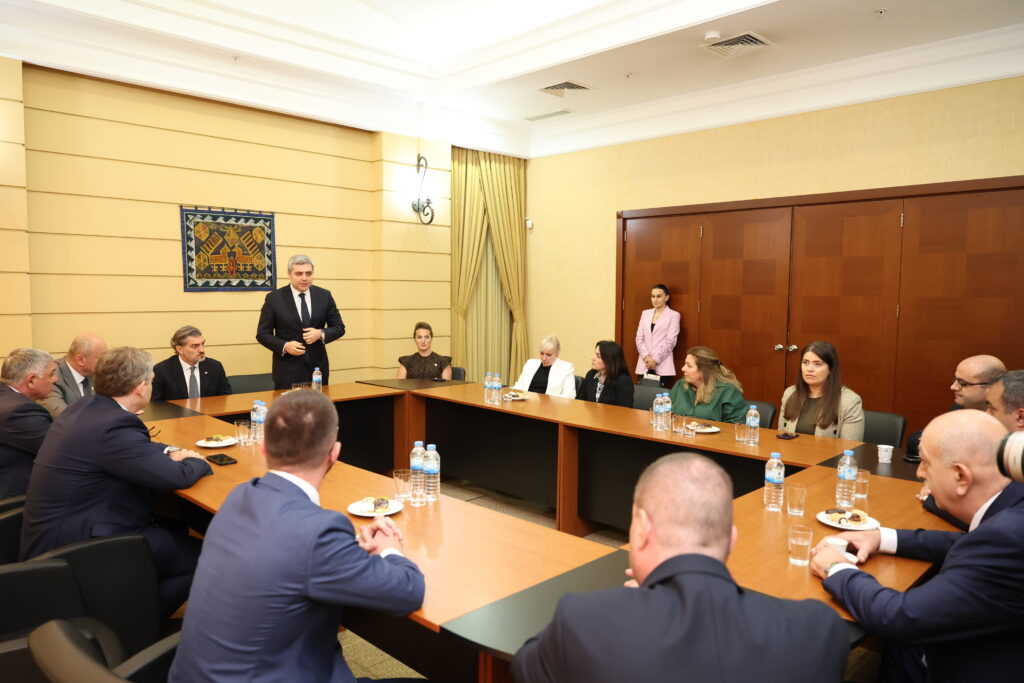 Қырҭтәыла ахада Михаил Ҟавелашвили Ҭырқәтәыла иҟоу Қырҭтәыла ацҳаражәҳәарҭа даҭааит