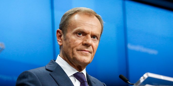 Donald Tusk - 1994-cü ildə Ukrayna ABŞ, Rusiya və Birləşmiş Krallıqdan Budapeştdə ərazi bütövlüyü vədləri artıq almışdı, bu dəfə başqa yer tapmağa çalışardım