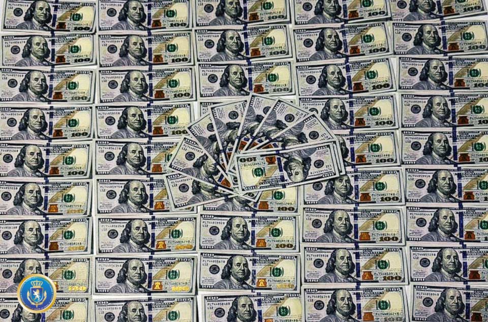 Investigation Service arrests foreign national for circulating large quantity of counterfeit money