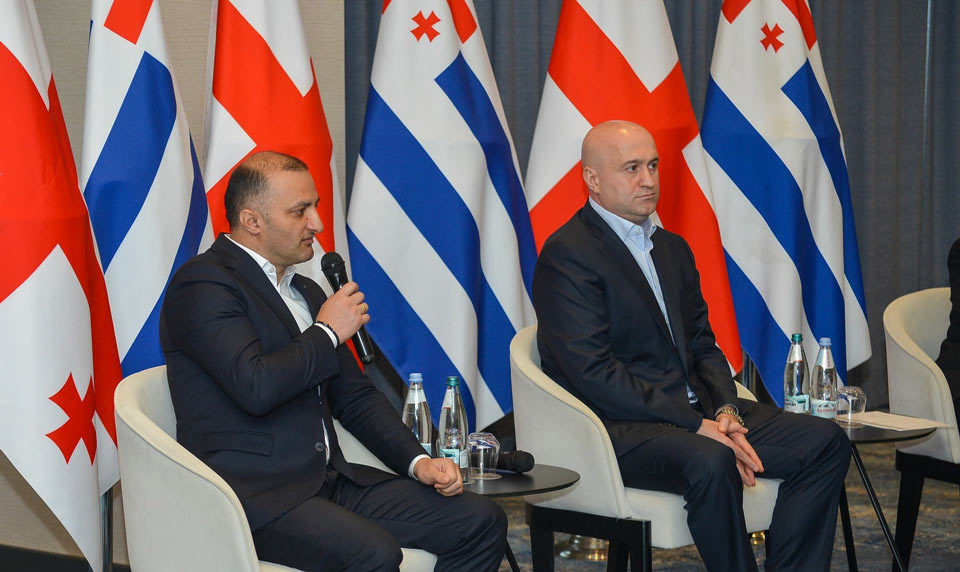 Sulxan Tamazaşvili qrant proqramında qalib gəlmiş tələbələrlə görüşüb