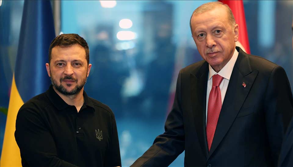 Türkiyə Prezident Administrasiyası - Rəcəb Tayyib Ərdoğan Zelenski ilə telefon danışığı zamanı Türkiyənin müharibənin dayanıqlı sülhlə bitməsi üçün səylərini davam etdirdiyini bildirib