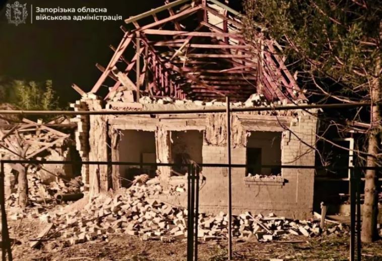 Rusiyanın hava hücumu nəticəsində Zaporojiedə bir neçə yaşayış evində yanğın baş verib, bir neçə yaşayış məntəqəsinə elektrik enerjisi verilmir