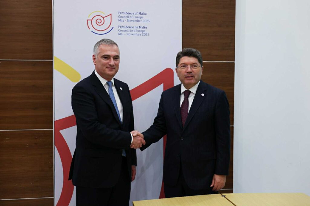 Gürcüstanın ədliyyə naziri Paata Salia Türkiyənin ədliyyə naziri Yılmaz Tunç ilə görüşüb