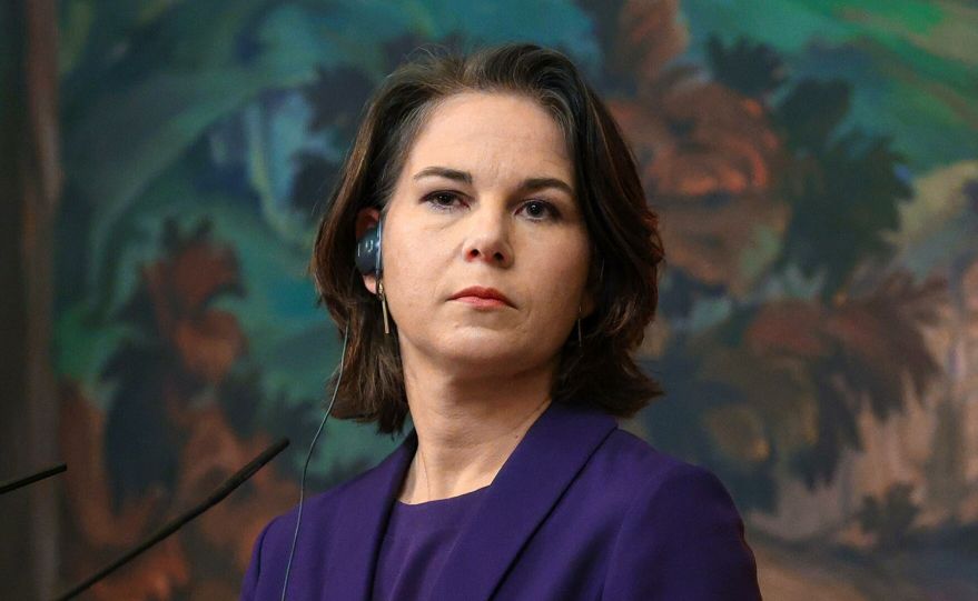Analena Berbok - Növbəti 80 il üçün öhdəliyimiz yalnız problemlərin aradan qalxacağına ümid etmək deyil, onlarla mübarizə aparmaq üçün güc tapmaqdır, biz doğru yolu seçməliyik