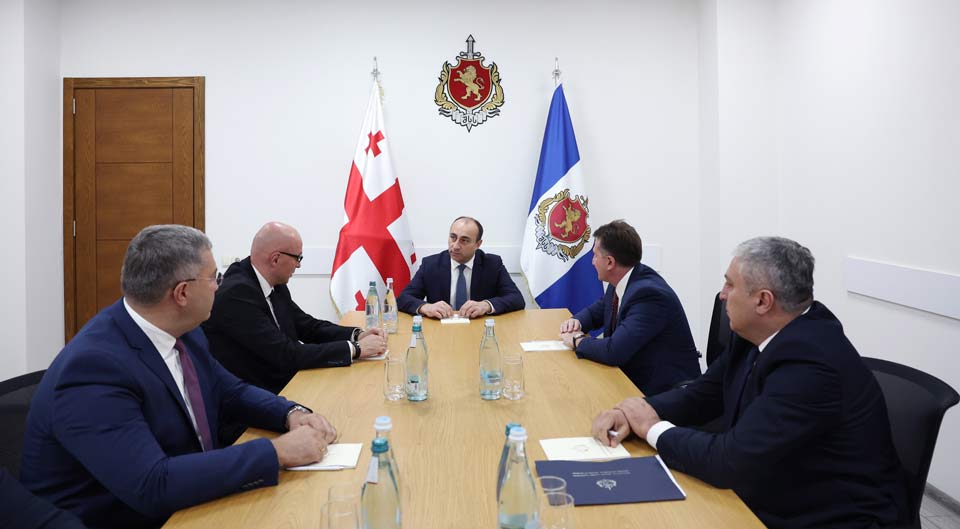 Վրաստանի ներքին գործերի նախարարը հանդիպում է ունեցել ժամանակավոր պահման ապահովման դեպարտամենտի տնօրենի և այլ բարձրաստիճան պաշտոնյաների հետ