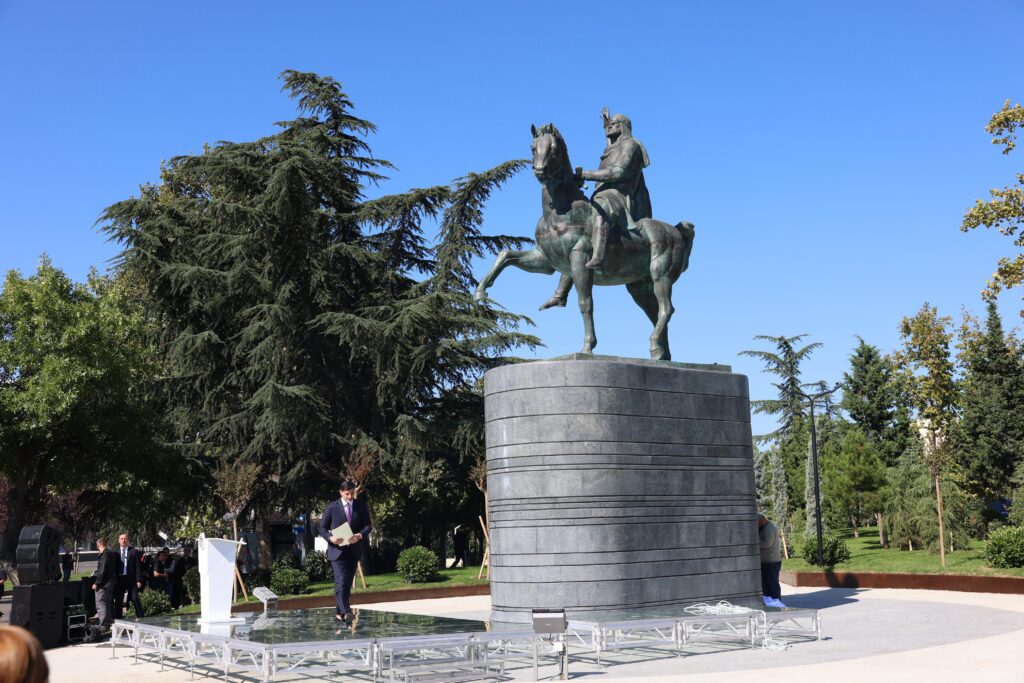 Monument to Erekle II unveiled in Tbilisi