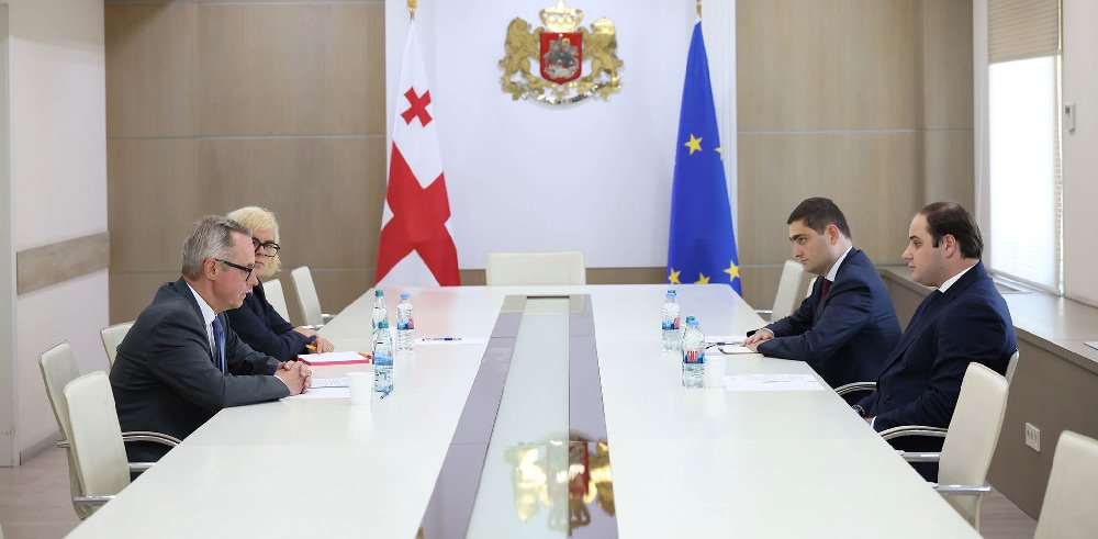 Gov’t Administration Head meets German Ambassador