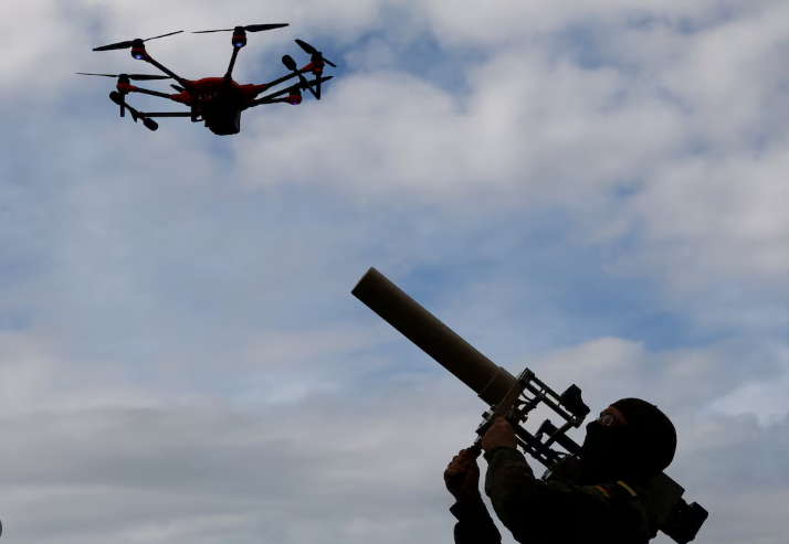 Almaniya mediası - Almaniyanın daxili işlər naziri müəyyən şərtlərlə silahlı qüvvələrə dronları vurmağa icazə verilməsini müzakirə edir