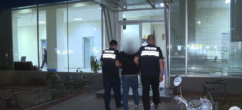 Polis Tbilisidə yaşayış evinə oğurluq məqsədilə daxil olmağa cəhd göstərməkdə ittiham olunan bir nəfəri saxlayıb