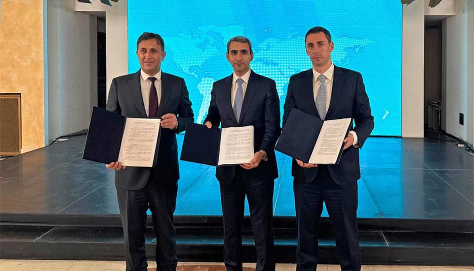 Վրաստանի, Ադրբեջանի և Թուրքիայի երկաթուղիների ղեկավարները ստորագրել են Բաքու-Թբիլիսի-Կարս երկաթուղով բեռնափոխադրումների կազմակերպման վերաբերյալ փոխըմբռնման հուշագիր