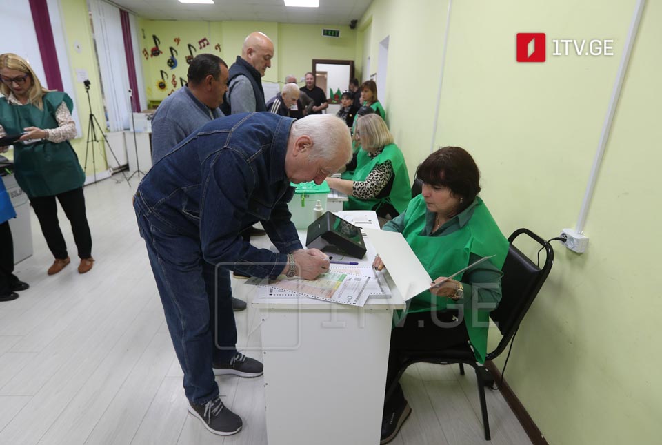 АцАК адыррақәа рыла, асааҭ 17:00 рзы иҟоу аҭагылазаашьа ала, аҭыҧантәи ахаланапхгаратә алхрақәа рҿы абжьыҭира рҽаладырхәхьеит 1 175 817-ҩык алхыҩцәа - 33.5%