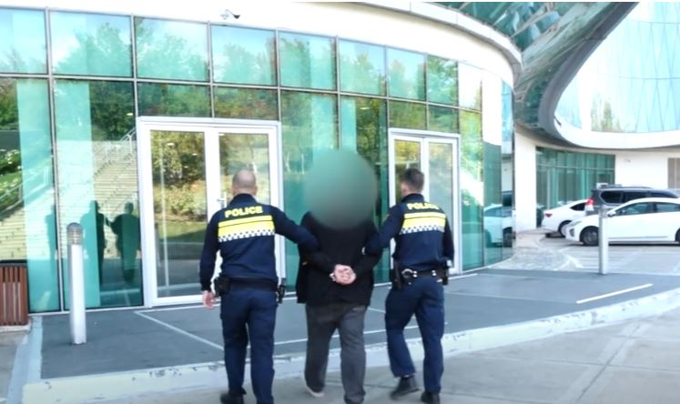 Tbilisidə patrul polisi tərəfindən qanunsuz odlu silahlar və sursat müsadirə olunub