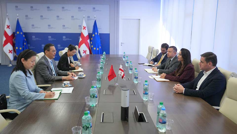 Economy Minister meets with Chinese Ambassador Zhou Qian