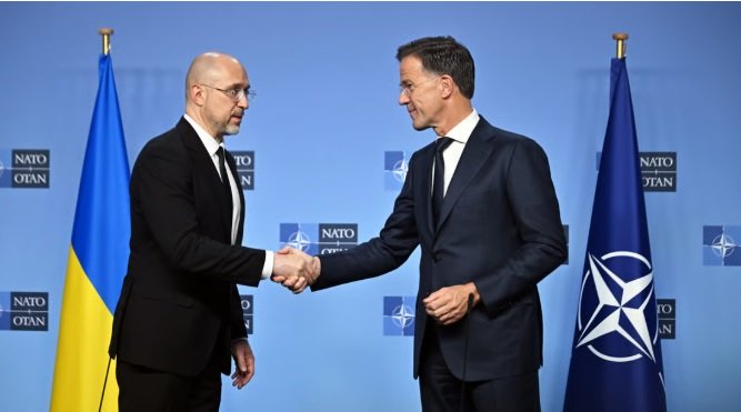 "Politico" - NATO-da Ukrayna üçün ABŞ-dan silah alınmasına qoşulmayan üzv dövlətlərə təzyiq edirlər