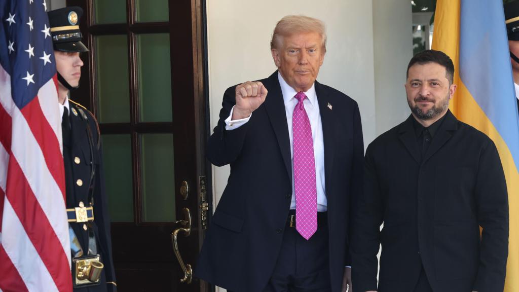 Аҩны шкәакәаҿ Дональд Трампи Володимир Зеленскии реиԥылара мҩаԥысуеит