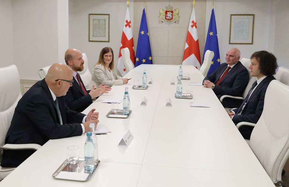 Georgian PM meets World Ethnosport Confederation President
