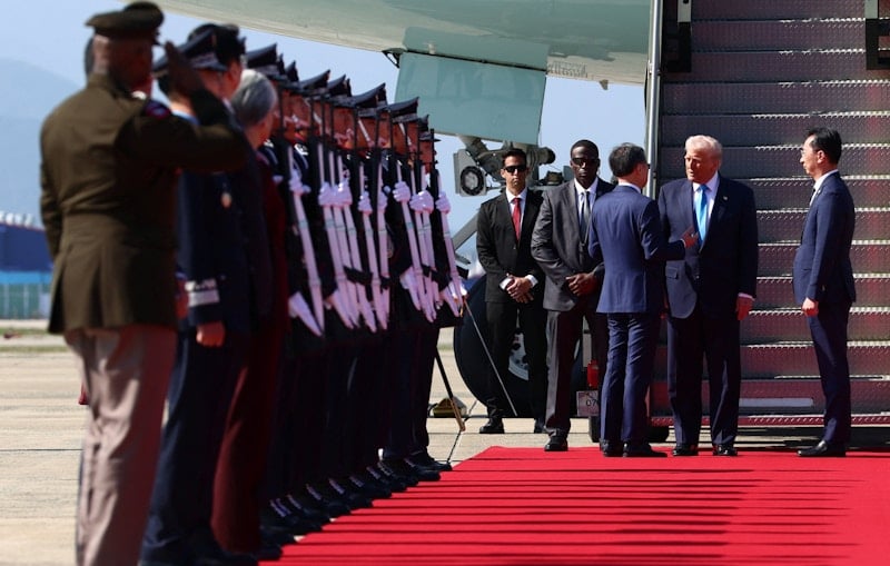 Donald Tramp Cənubi Koreyaya gedib