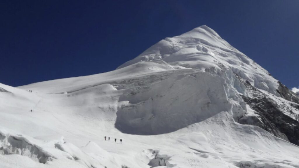 Nepalda qar uçqunu nəticəsində yeddi alpinist həlak olub