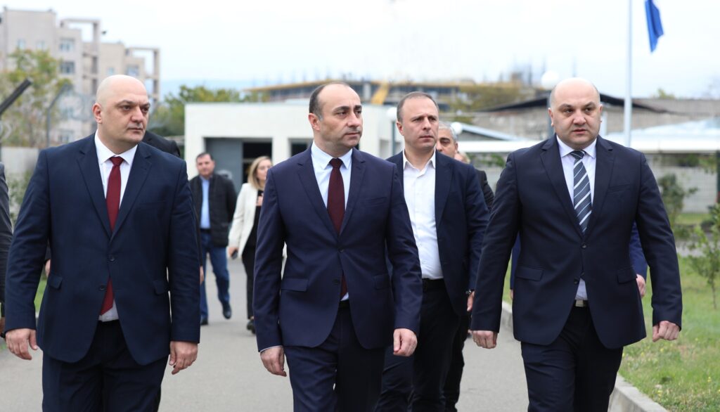 Ներքին գործերի նախարարը աշխատանքային հանդիպում է անցկացրել միգրացիոն վարչության ղեկավարների հետ