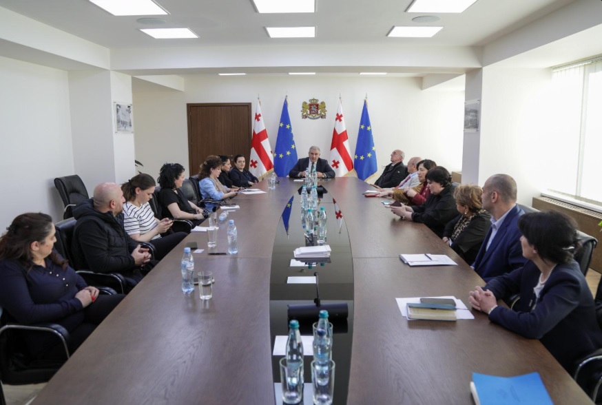 Health Minister discusses programme amendments with parents and physicians of children with Type 1 Diabetes