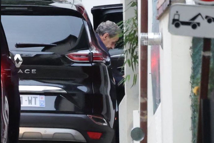 Nikola Sarkozi həbsxanadan çıxıb