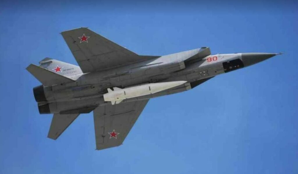 Российские военно-космические силы разбомбили аэродром в Хмельницкой области Украины, где базируются военные самолеты F-16