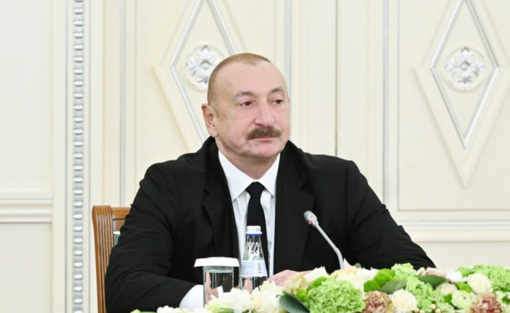 İlham Əliyev - Azərbaycanın nəqliyyat infrastrukturu, o cümlədən Ələt Beynəlxalq Ticarət Limanı, Bakı-Tbilisi-Qars dəmir yolu ölkənin qlobal nəqliyyat rolunu gücləndirir