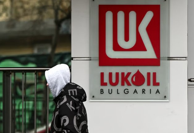 Böyük Britaniya Bolqarıstana “Lukoil” şirkətinə qarşı tətbiq olunmuş sanksiyaları müvəqqəti olaraq dayandırıb ki, ölkədəki yeganə neft emalı zavodu fəaliyyət göstərsin