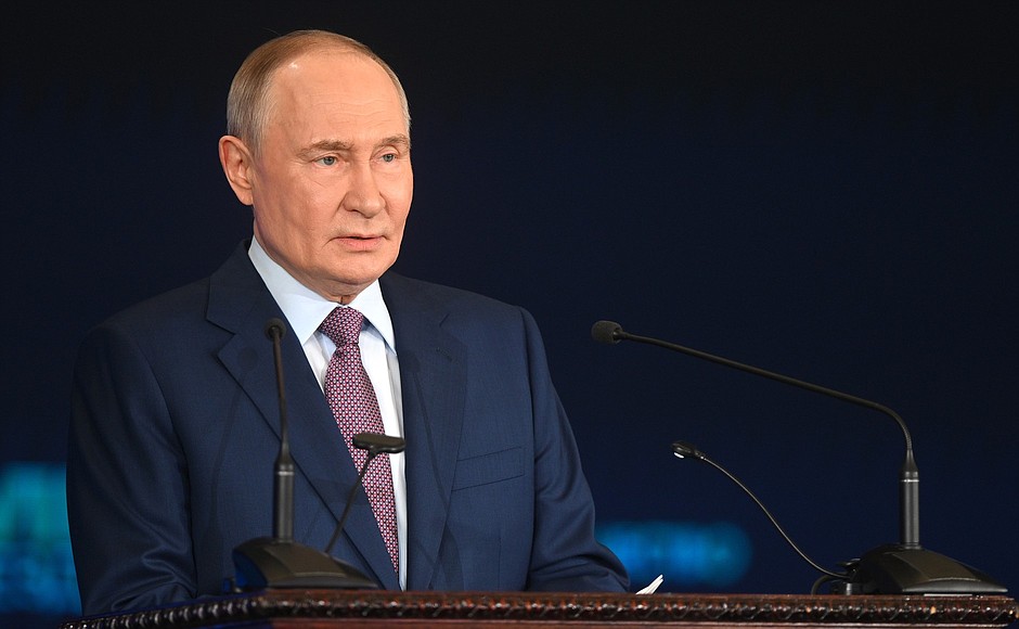Vladimer Putin - Çinli dostların Rusiya vətəndaşları üçün vizasız səyahət haqda qərarı aramızdakı təmasları genişləndirəcək, minnətdarıq və tezliklə cavab tədbirləri görəcəyik