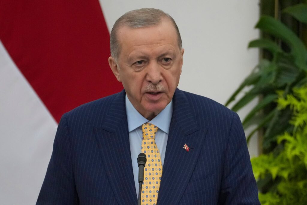 Rəcəb Tayyib Ərdoğan - Türkiyə Rusiya-Ukrayna müharibəsi məsələsində əvvəl İstanbulda mühüm rol oynadığı kimi, eyni konstruktiv mövqeyi qoruyub saxlamağa hazırdır