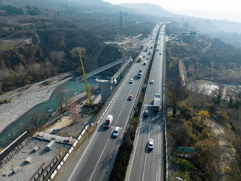 Roads Department: Construction of new Aragvi Bridge continues intensively