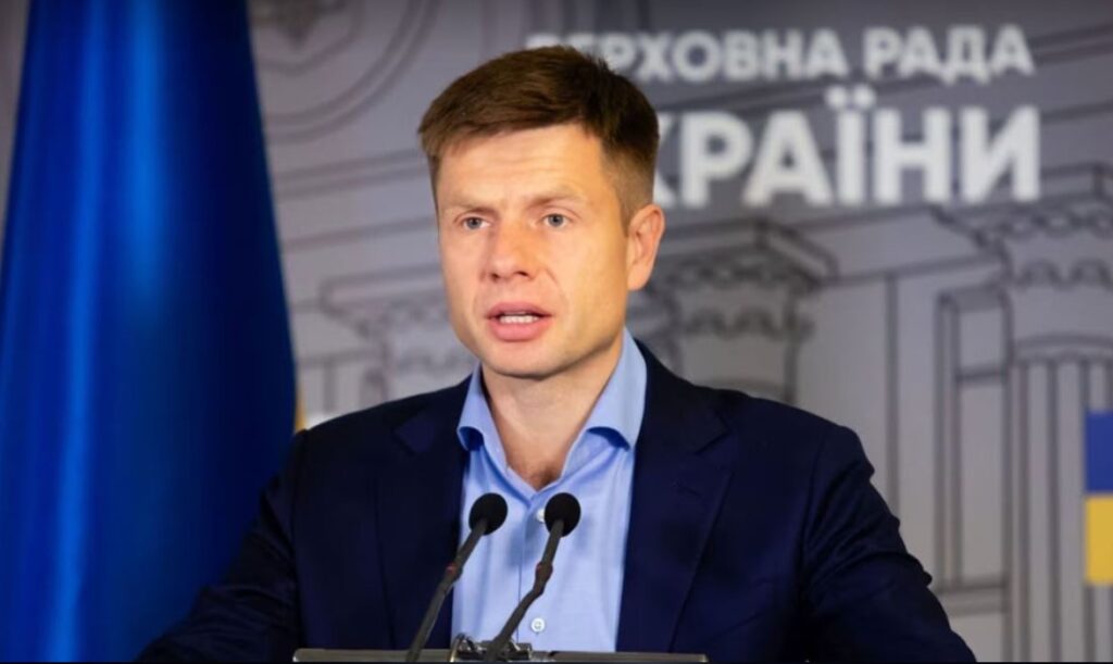 Aleksey Qonçarenko bildirir ki, Andrey Yermakın Ukraynadan çıxışına qadağa qoyulub