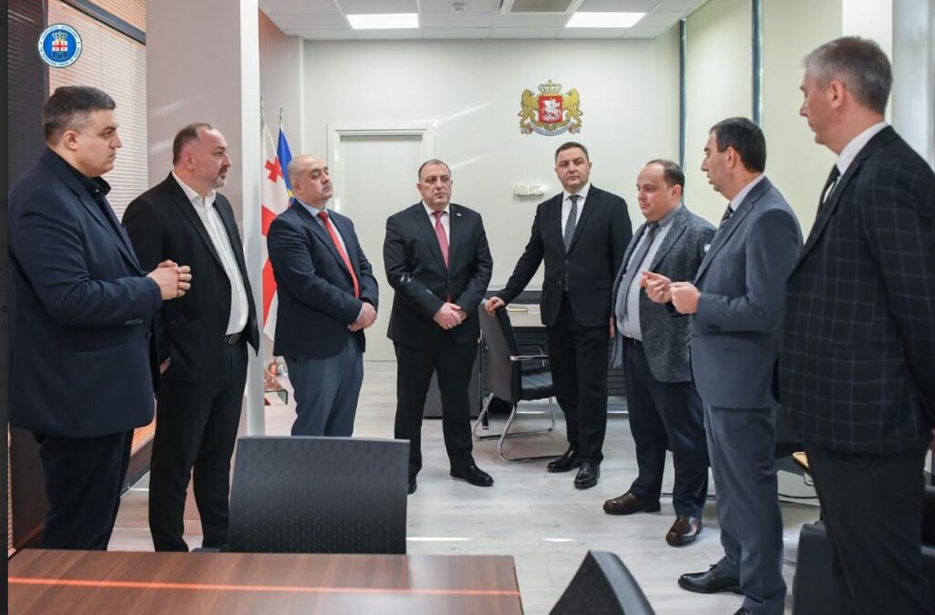 Gürcüstanın baş prokuroru Qiorqi Qvarakidze Kaxeti Regional Prokurorluğunun əməkdaşları ilə görüşüb