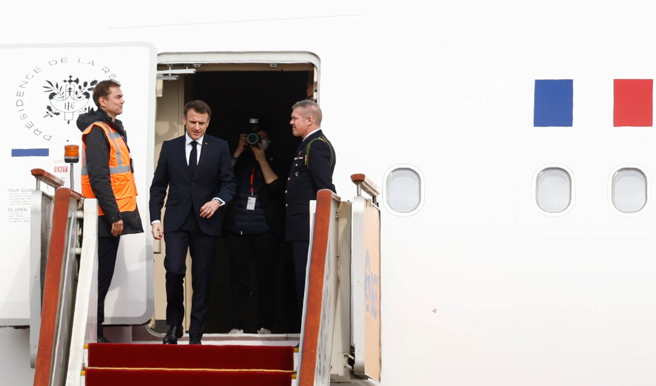 Emmanuel Makron Çinə rəsmi səfər edib