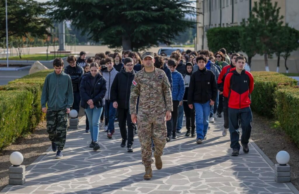 Վազիանիի 4-րդ հետևակային բրիգադում անց է կացվել ՝ «Մեկ օր բանակում» նախագիծը