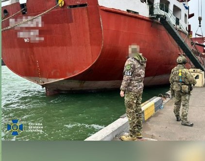 Ukraynanın Təhlükəsizlik Xidməti Odessa limanında Rusiyanın kölgə donanmasının bir hissəsi olan və kənd təsərrüfatı məhsulunu qanunsuz şəkildə daşıyan xarici yük gəmisini saxlayıb