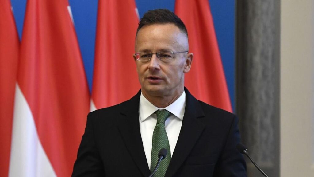 Piter Siiarto Qara dənizdə Ukrayna tərəfindən rus tankerlərinə hücumları "dövlət tərəfindən maliyyələşən terror aktları" adlandırıb