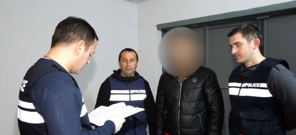 Tbilisi Polisi xüsusilə külli miqdarda, 297 bağlama narkotik vasitə və 491 həb psixotrop maddəni ələ keçirib, bir nəfər saxlanılıb