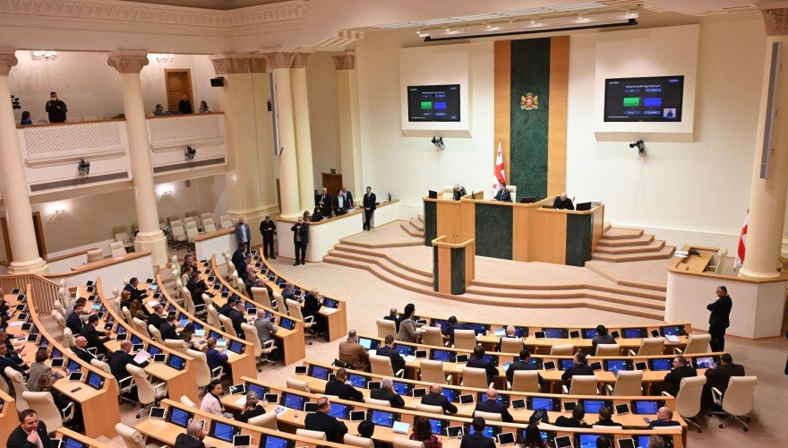 Парламент рахæцыд закъоны проекты фарс, кæцымæ гæсгæ аивдзысты  раздæры Хуссар Ирыстоны автономон зылды территорийыл рæстæгмæйы административон-территориалон иуæджы администраци