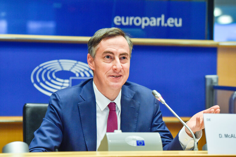 Devid Makallister - Gürcüstanda demokratik böhranın dərinləşməsi bizə qonşuluq və genişlənmə siyasətinin aydın, etibarlı və şərtlərə əsaslanan olmasını xatırladır