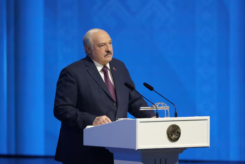 Aleksandr Lukaşenko Belarusda orta mənzilli Rusiya raket kompleksi “Oreşnik”in yerləşdirildiyini bildirib