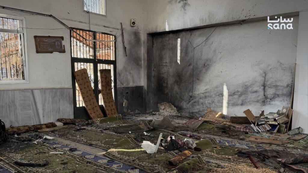 Suriyanın Homs şəhərində məsciddə baş vermiş partlayış nəticəsində azı səkkiz nəfər həlak olub, 18 nəfər yaralanıb