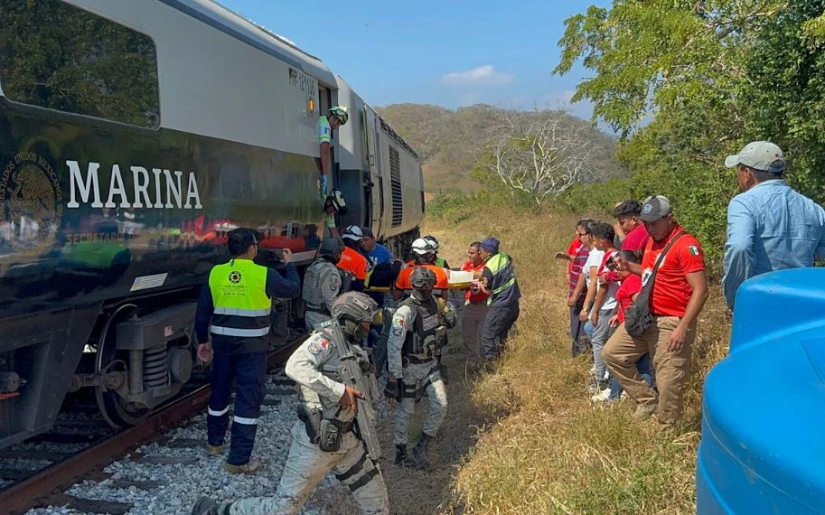 Meksikada dəmir yolu qəzası nəticəsində 13 nəfər həlak olub və 100-ə qədər insan yaralanıb