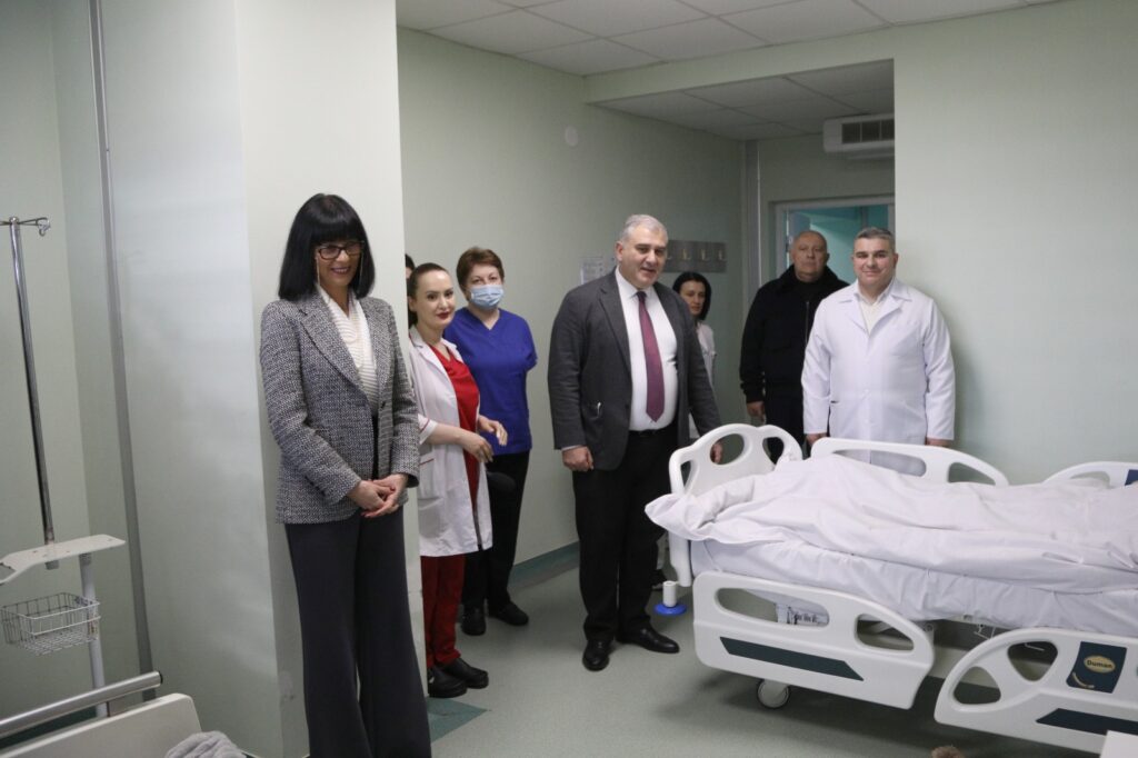Minister of Health and State Minister visit Rukhi Republican Hospital