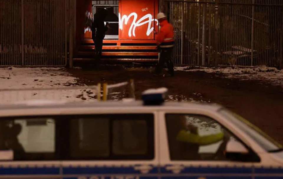 Alman mediası solçu radikal qrupun təxribatına görə Berlində on minlərlə insanın işıqsız qalması haqda məlumat verir